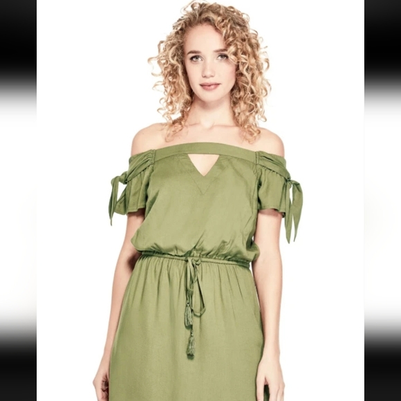 Guess Dresses & Skirts - Guess Libby off-the-shoulder green dress XS